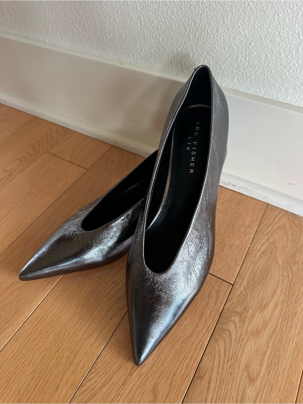 Marc Fisher LTD Cecile Leather Metallic Pointed Pumps Silver Size 10
